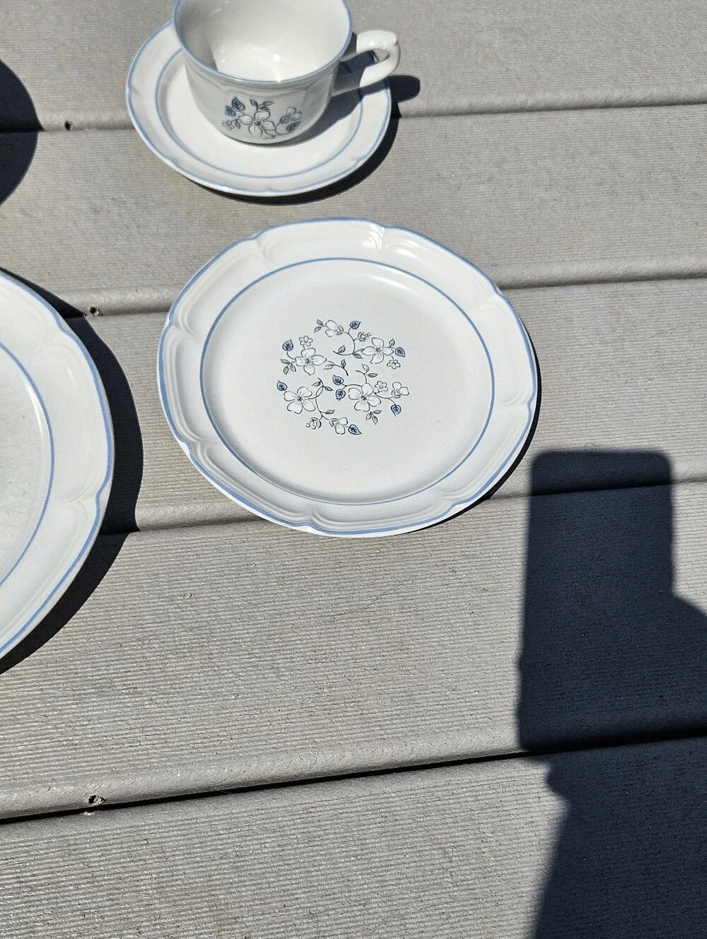 Vintage Covington Avondale Stoneware Dinnerware Set 5Pc Blue Flower Service 1